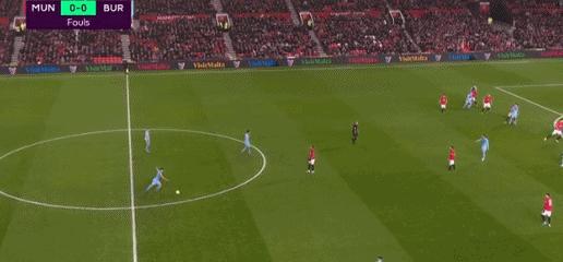 当过评论员就是好，曼联主场再输弱旅，这回球评名宿再为穆帅喊冤