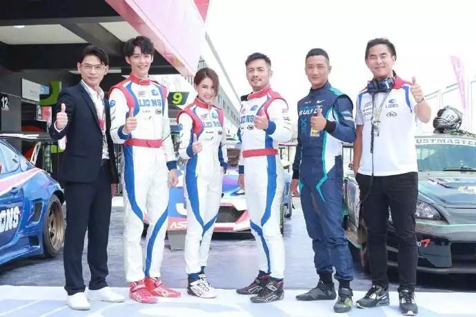 周杰伦因舞台故障受伤主办方,周杰伦出演出事故