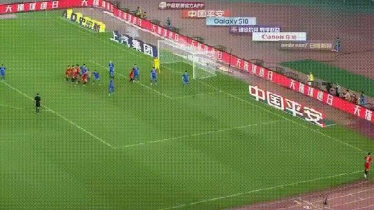 上港门将顾超视频,国门顾超禁区内两次拿球