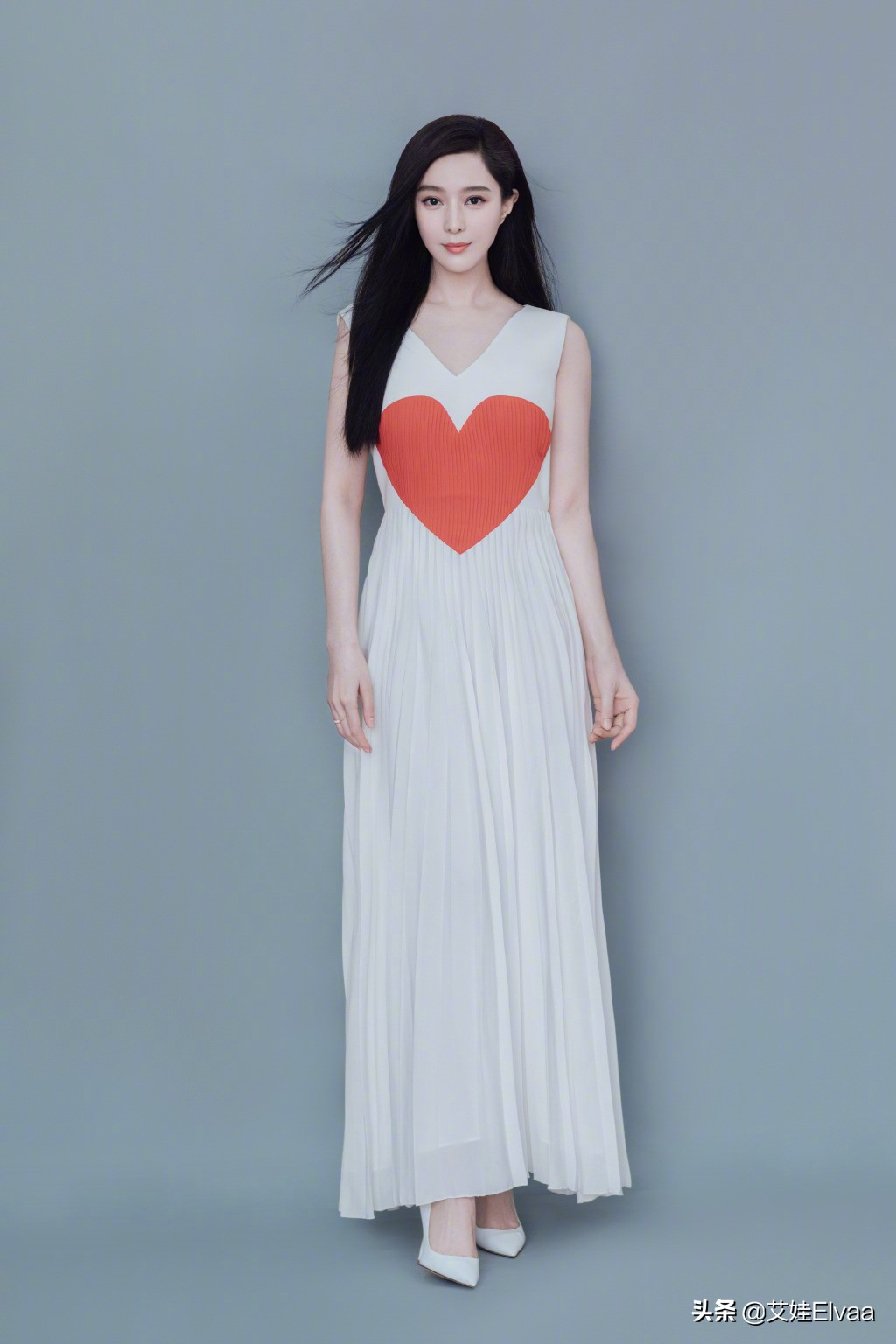 范冰冰深夜晒自拍照片,范冰冰现身贵妇范儿十足