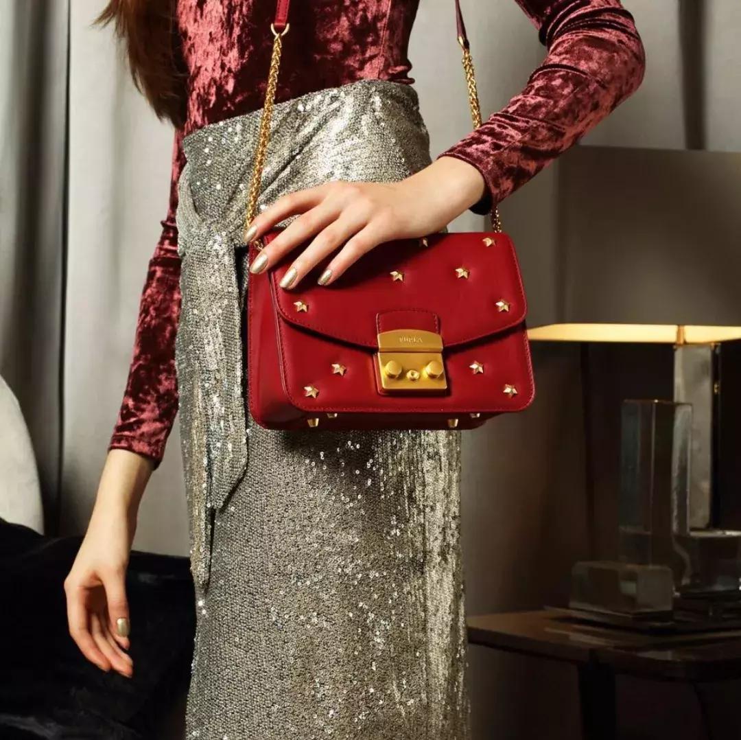 过年真的只要穿红色就是最好看的,春节必须有红色单品