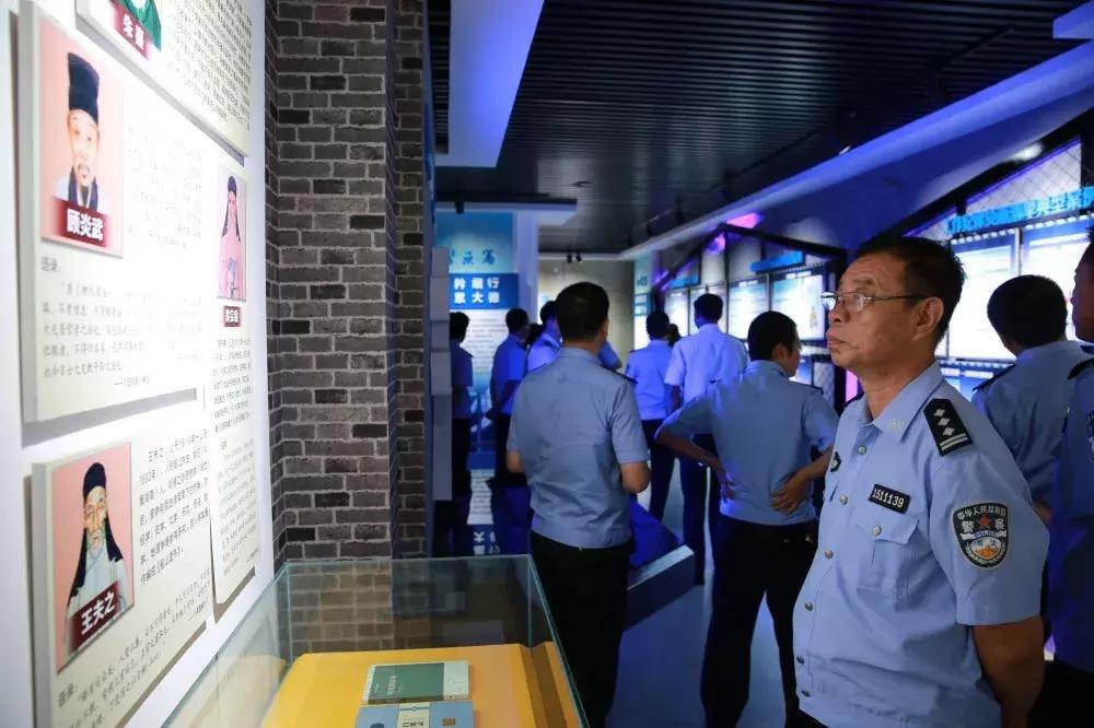 始终坚守初心牢记使命恪尽职守,牢记使命时刻心存敬畏