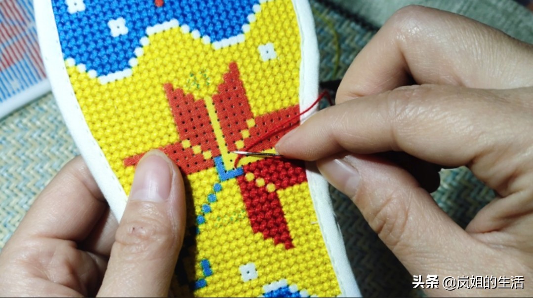 龙凤呈祥十字绣鞋垫背面,十字绣鞋垫背面半针怎么办