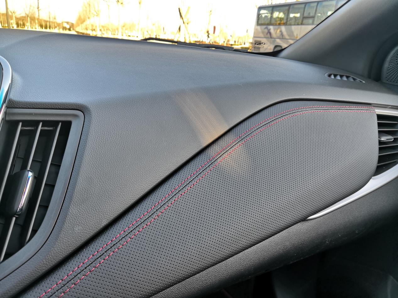 雪佛兰科鲁泽2019款rs330t三缸机,最新款科鲁泽rs顶配