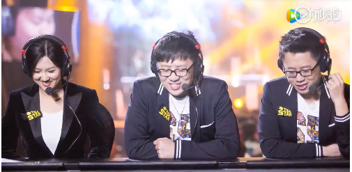 LOL解说小苍微博晒照，与骆歆Rita同框比美，网友：苍姐确实老了