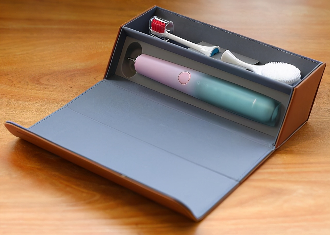 电动牙刷怎么放置,罗曼电动牙刷怎么拆开换电池