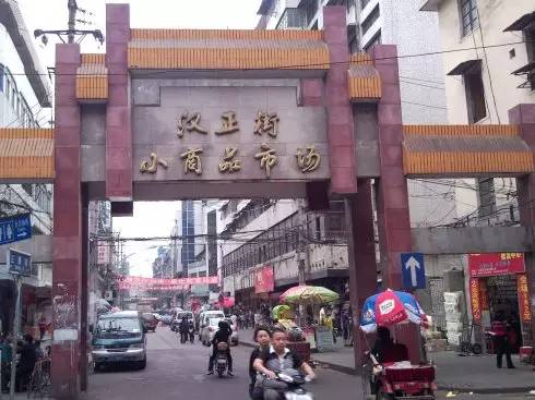 武汉最新最火的小吃一条街,武汉有一条街火了