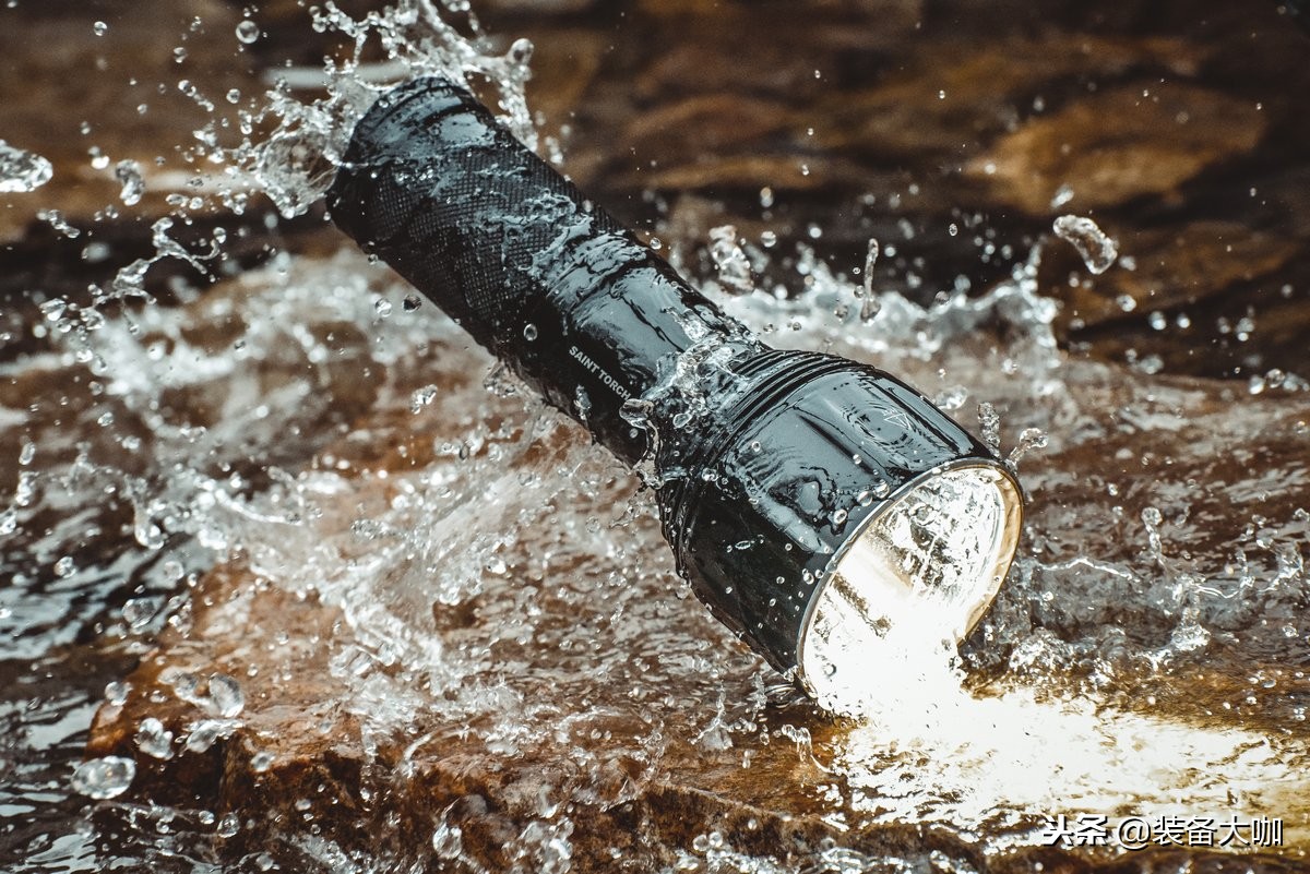 纳丽德圣火30手电筒适合户外吗,纳丽德圣火10手电筒怎么样