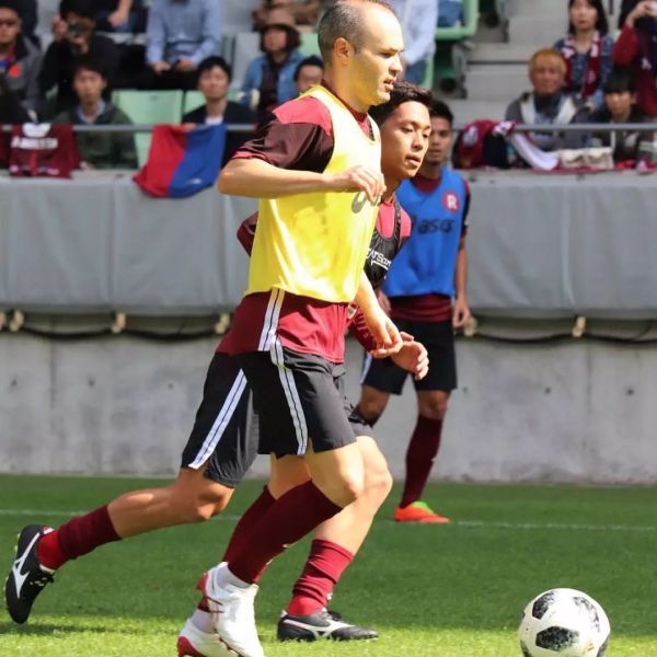 伊涅斯塔代言的足球,伊涅斯塔代言西班牙品牌