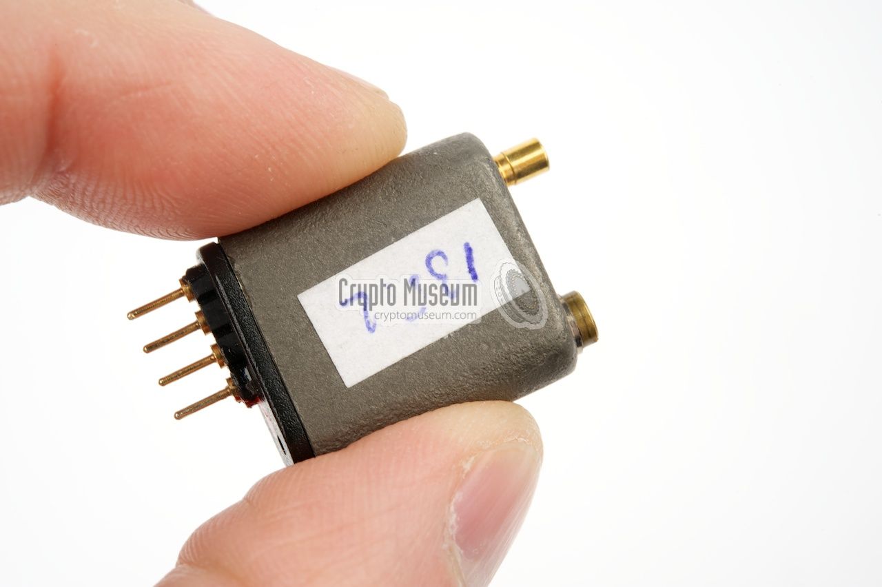 意大利ATET公司20世纪90年代初开发的专业小型晶振间谍电台S-35