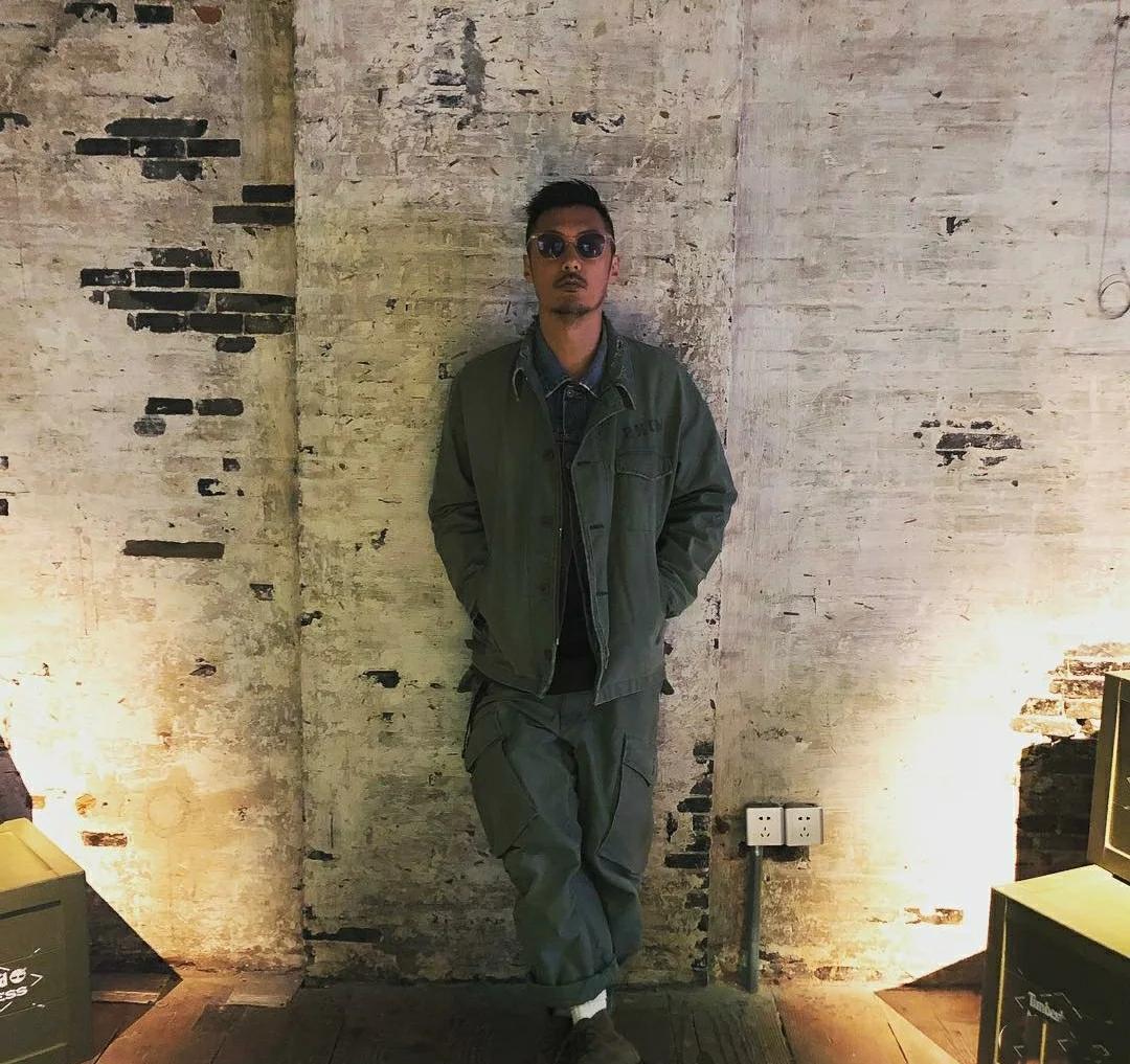 余文乐婚后发福夫妻同框像隔辈,余文乐发福变普通大叔