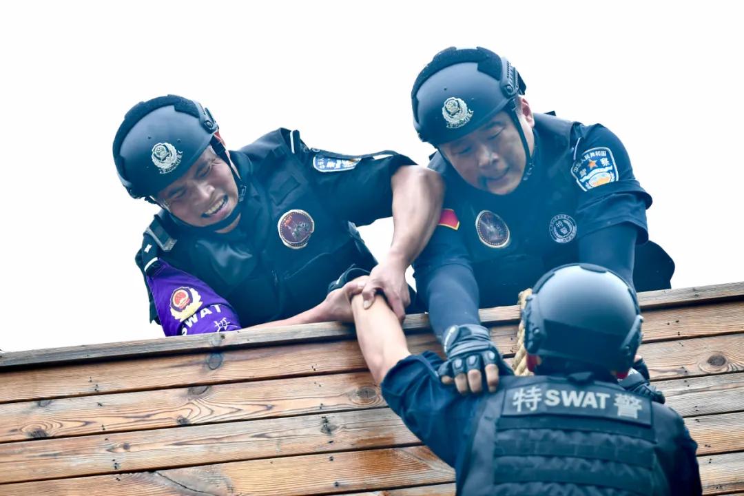 特警全面开展全警实战大练兵,燃到爆直击重庆特警实战大练兵