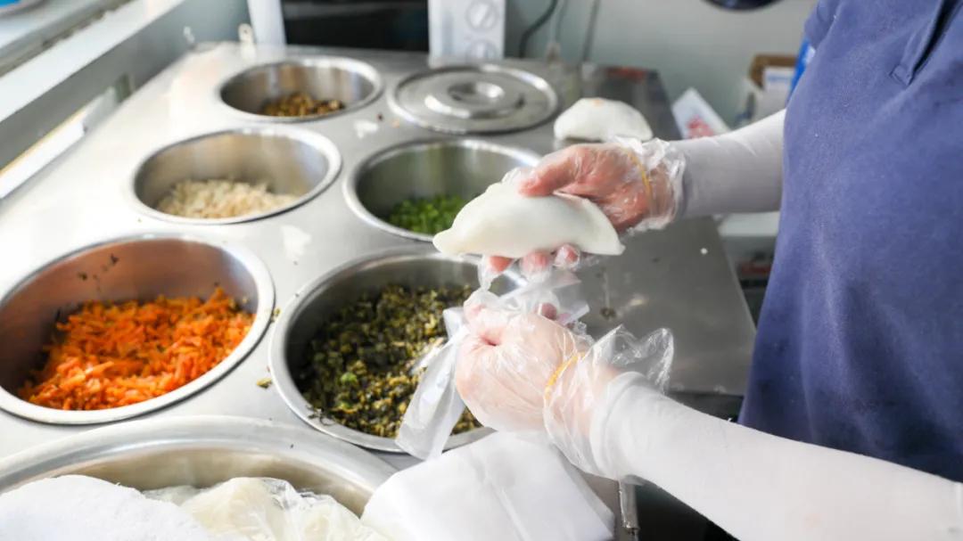 泉秀路上卖了17年的QQ米包，再不去吃就要失传了...