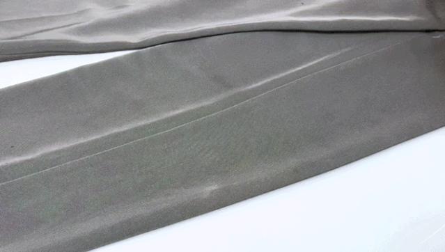 电熨斗去除衣服褶皱,衣服怎么熨小褶皱好用