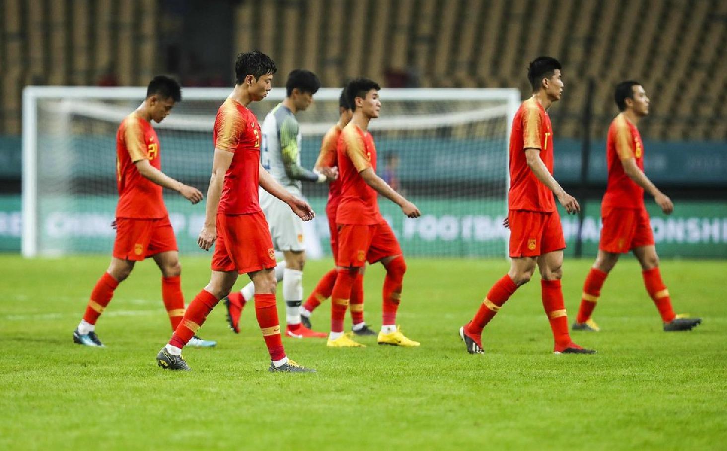 国足2-1泰国球迷互骂超燃剪辑,国足2-1泰国球迷互骂超然剪辑