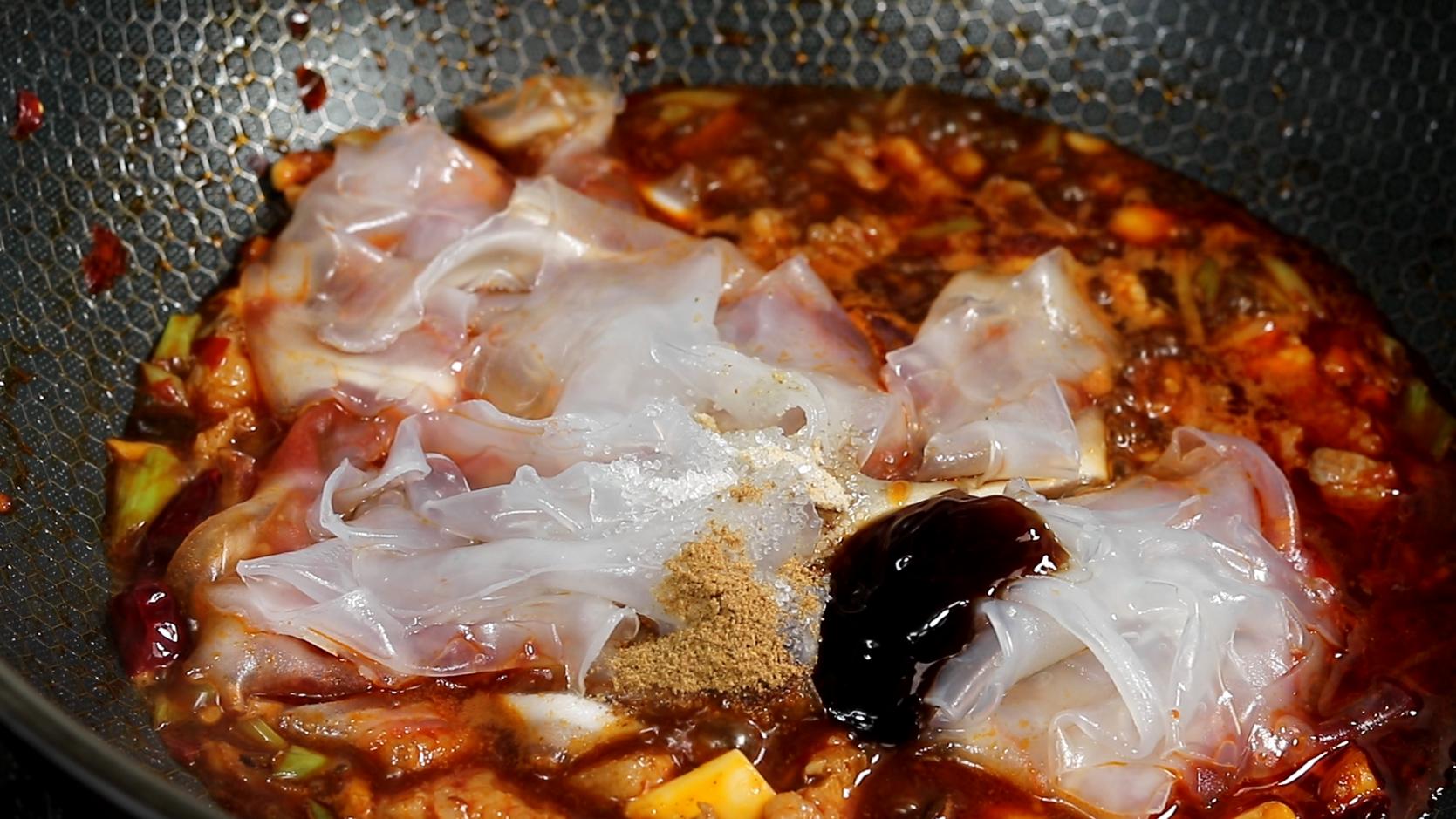 入秋后就馋这菜，打5个鸡蛋一焖，营养美味又解馋，一周5次吃不够