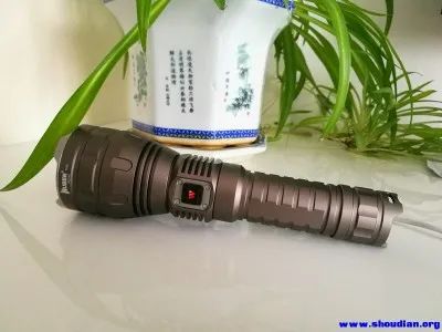 务实去华当行本色—wubenT105远射手电