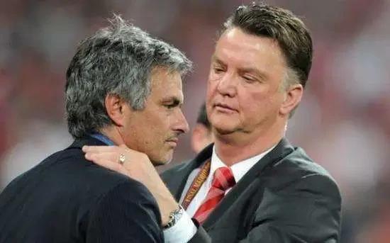 他是贝利认可的第一战术大师，主导攻势足球，让瓜迪奥拉持续学习