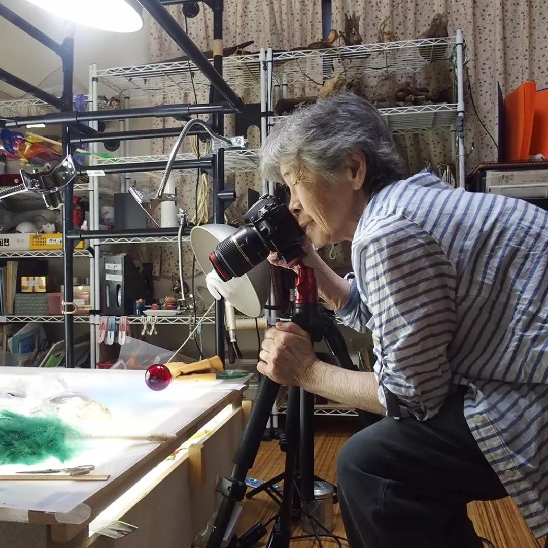 日本老奶奶碰瓷,酗酒飙车碰瓷爆红网络