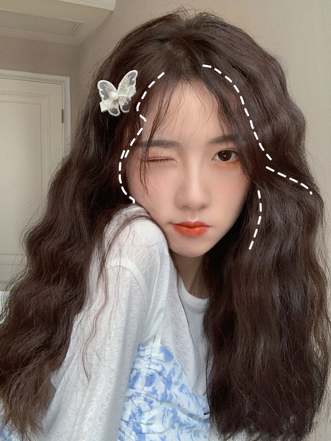 烫卷发今年流行哪种颜色,减龄显小的烫发是你最佳选择