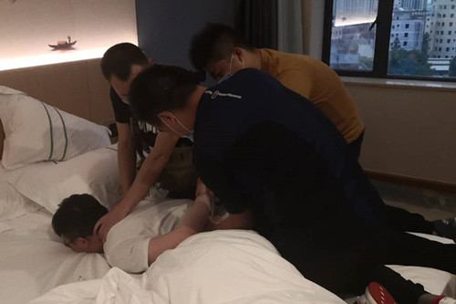 “导师”教炒股微信群？*子骗**！14人里13人是“托”