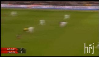 罗纳尔迪尼奥巴萨过人盘带,足球精灵罗纳尔迪尼奥花式过人