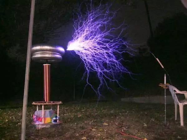 特斯拉线圈都能点亮什么,特斯拉线圈上手