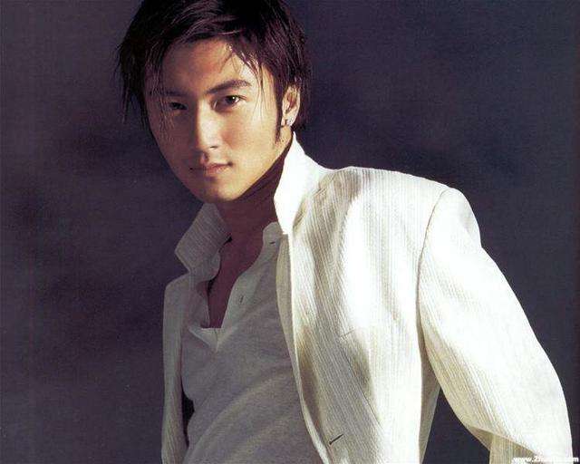 陈冠希谢霆锋对比照片,陈冠希与谢霆锋近照对比