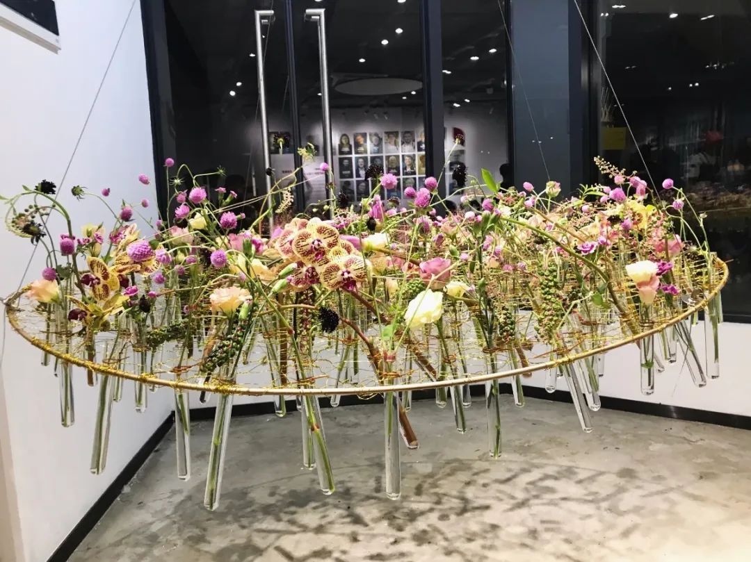 一不小心开了间花店，还和各种大牌合作，真的香