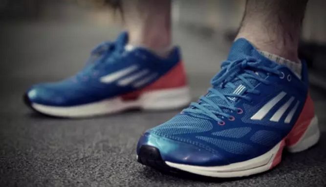 跑步跑出黑指甲怎么处理,跑步脚上出现黑趾甲该怎么处理