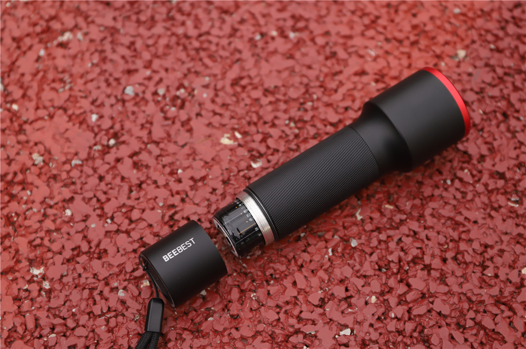 小米极蜂强光变焦手电拆解视频,小米强光手电筒