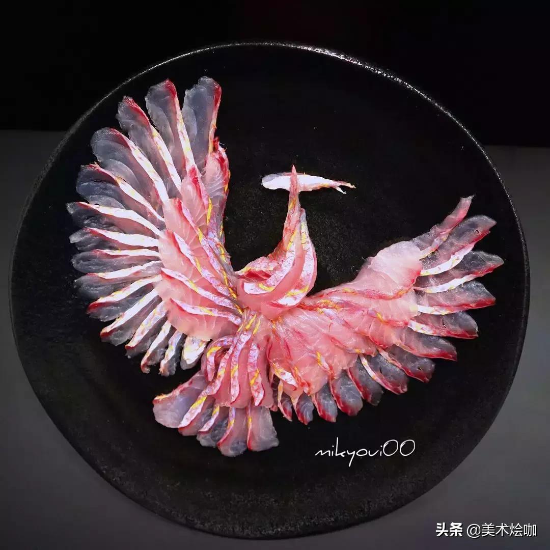 这是家里有矿吗,用三文鱼作画也能美到爆