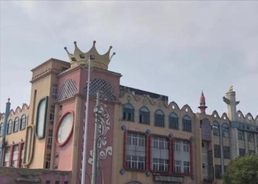 南京动漫基地，受到居民欢迎，现惨遭烂尾，曾有望成为地标建筑