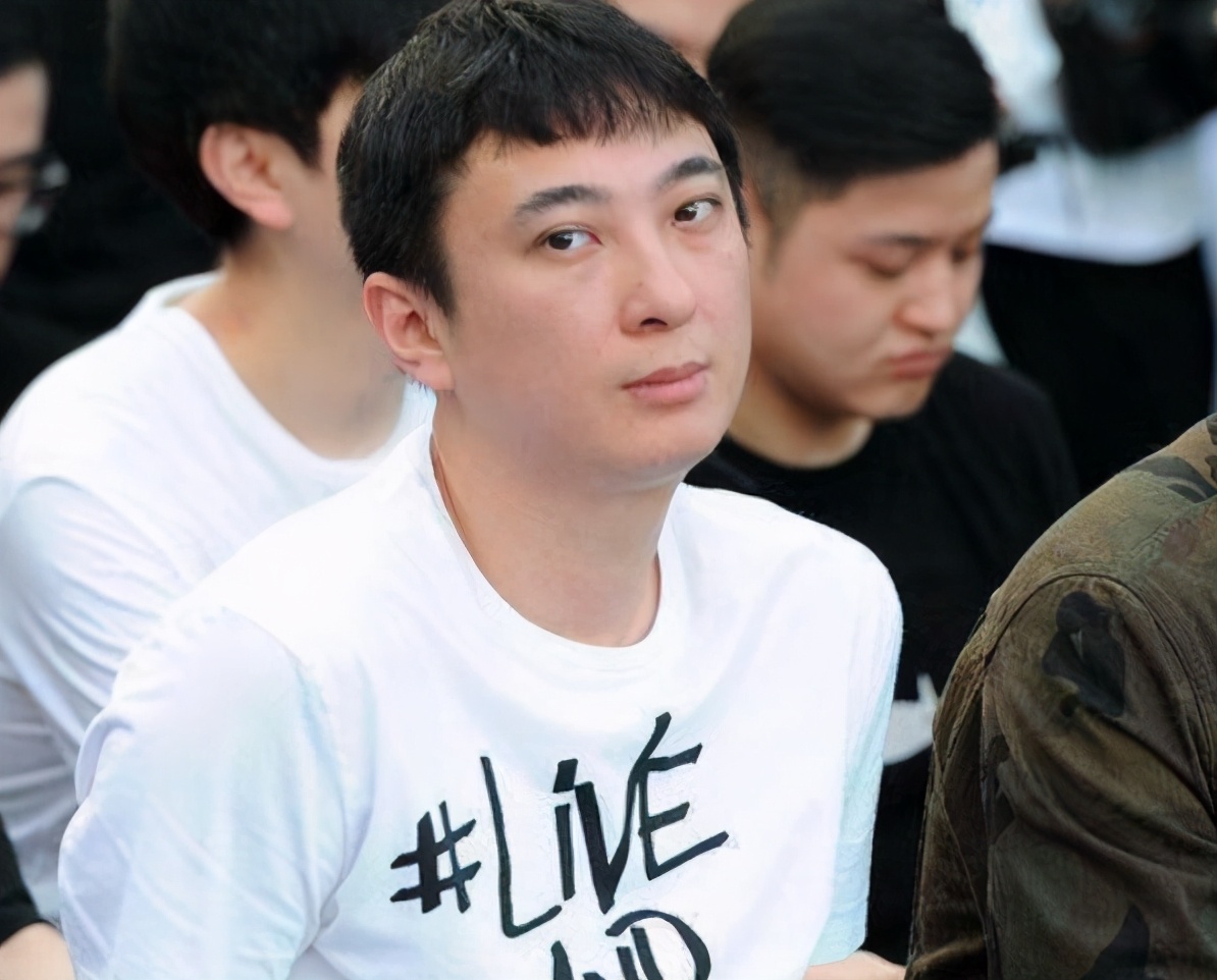 王思聪与酒吧网红,王思聪夜店买醉又换网红女友了吗