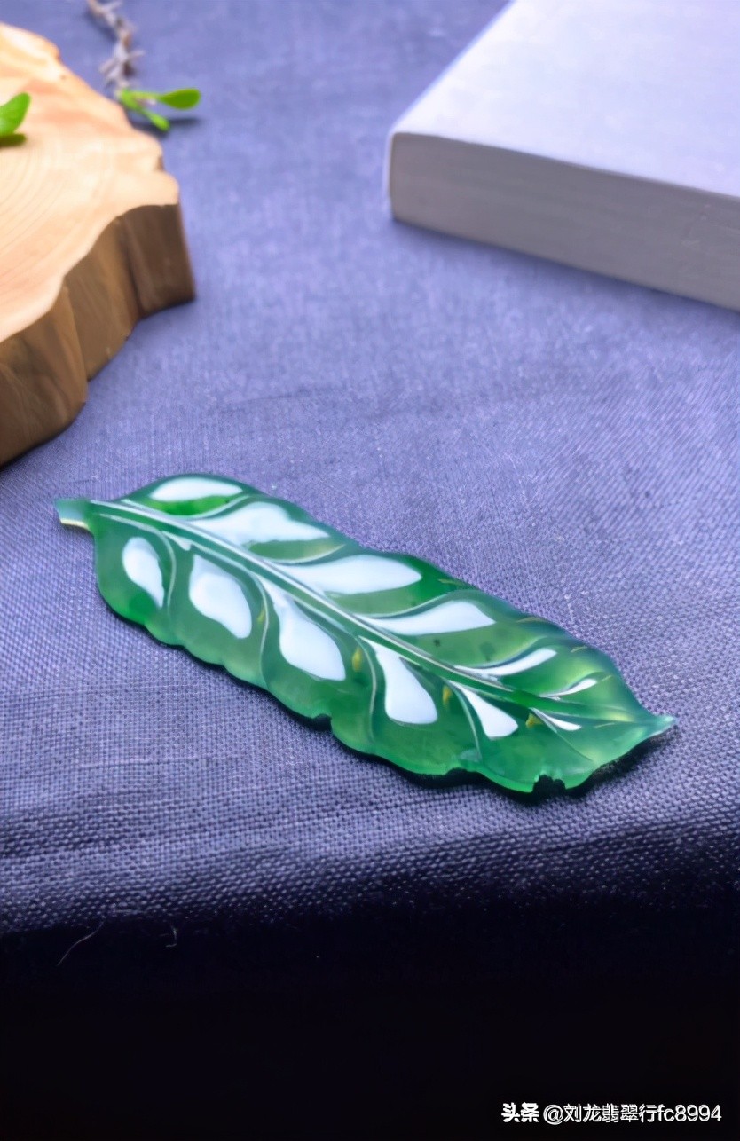 打碎常规的设计，另类的翡翠仿真叶子，不一样的成品效果