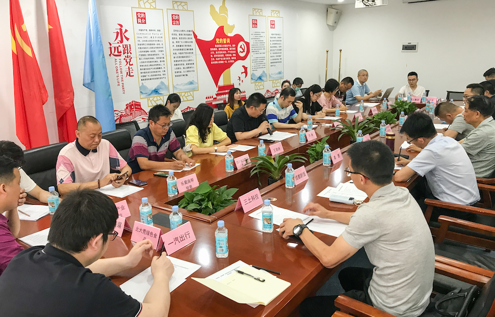 川商联合会举办学*会两**促发展武侯区商会企业抱团发展座谈会