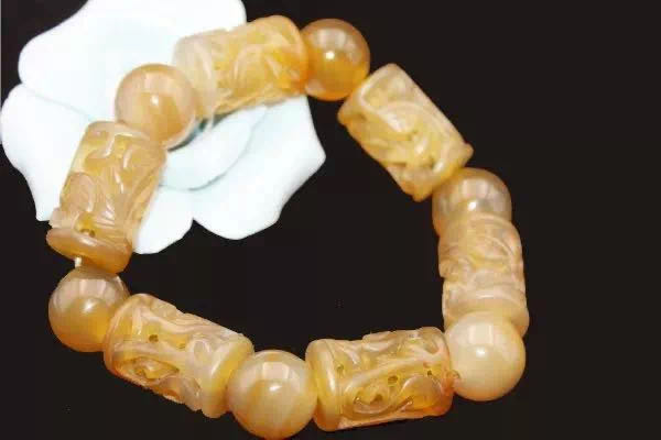 地上捡橄榄石，山上挖“战国红”，走，这个国庆节到河北寻宝去