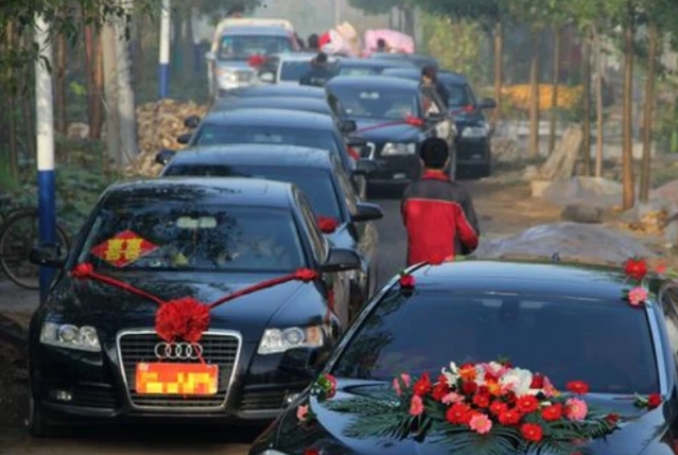 结婚车队遇上出殡车队如何避让,当结婚队伍遇上送葬队伍