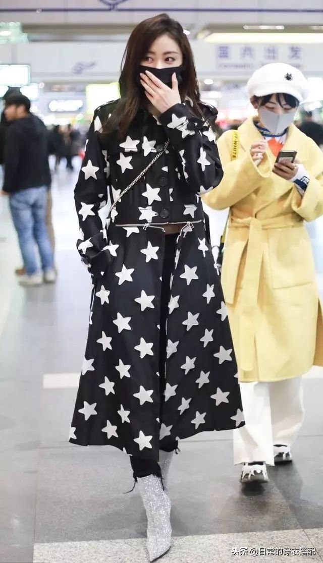 杨幂机场秀穿搭,机场走秀女明星