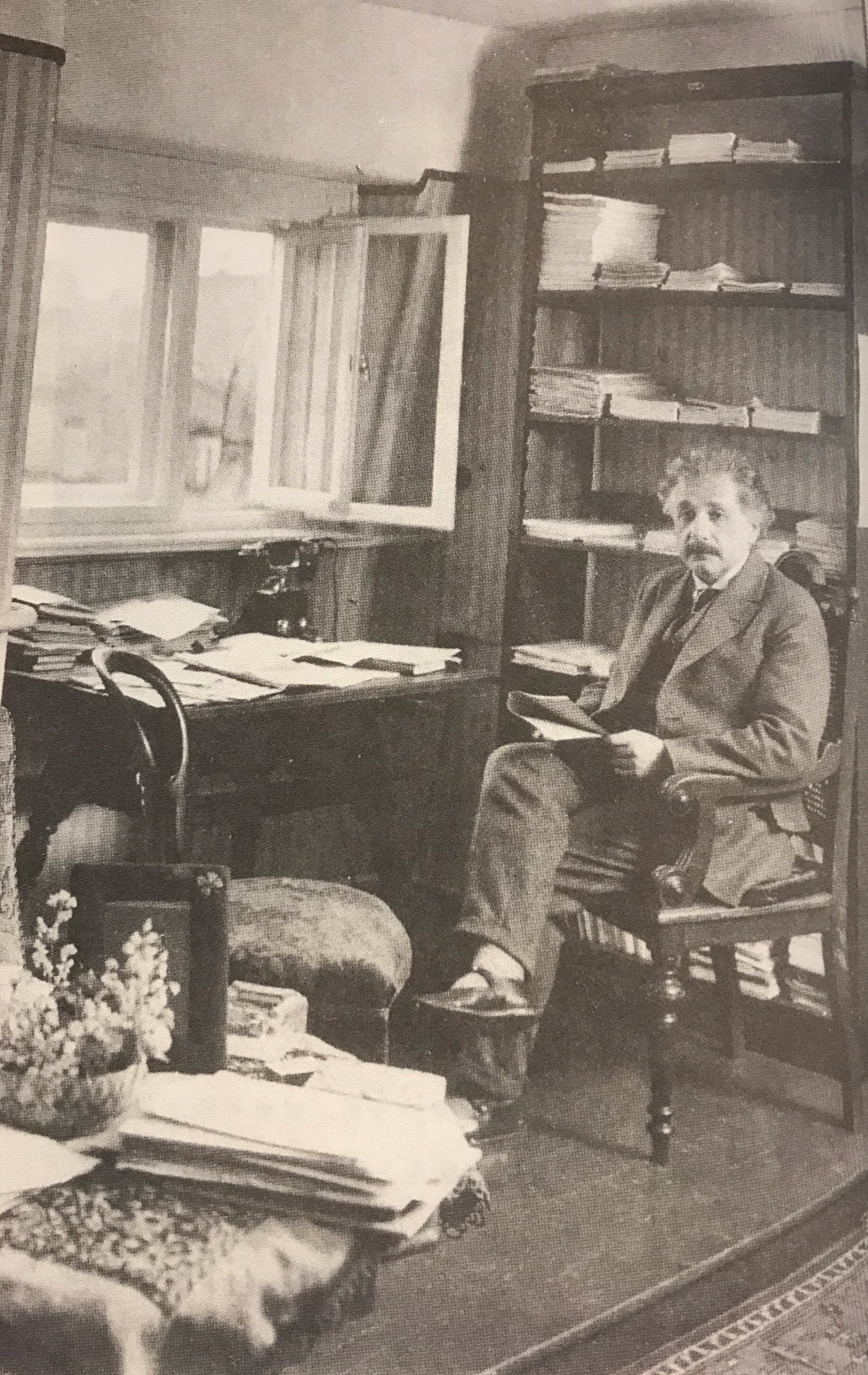 爱因斯坦去世后大脑被人类解剖,爱因斯坦去世后偷走他大脑的人