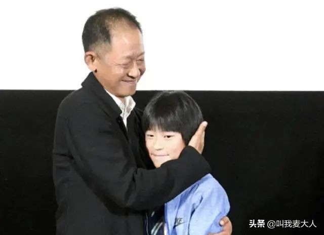 赶走徐帆、抛弃江珊后，他与她奉子成婚，12岁儿子撞脸易烊千玺