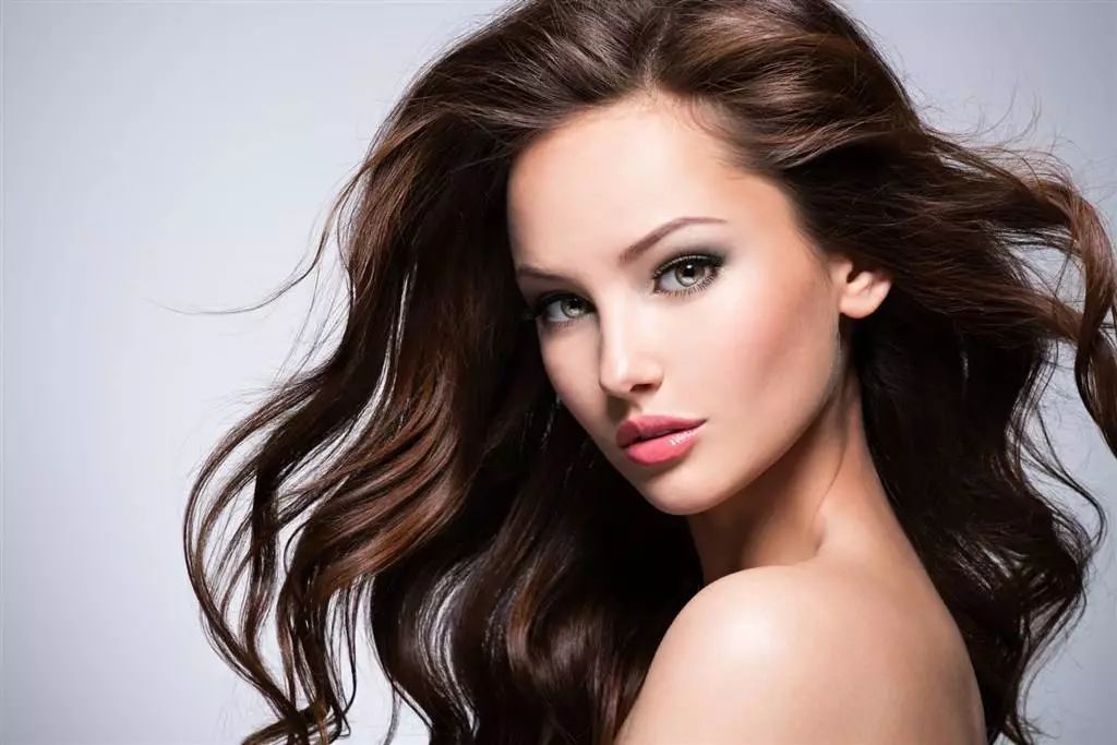 上夜班的人早上洗头还是晚上洗头,春天里是早上洗头还是晚上洗头