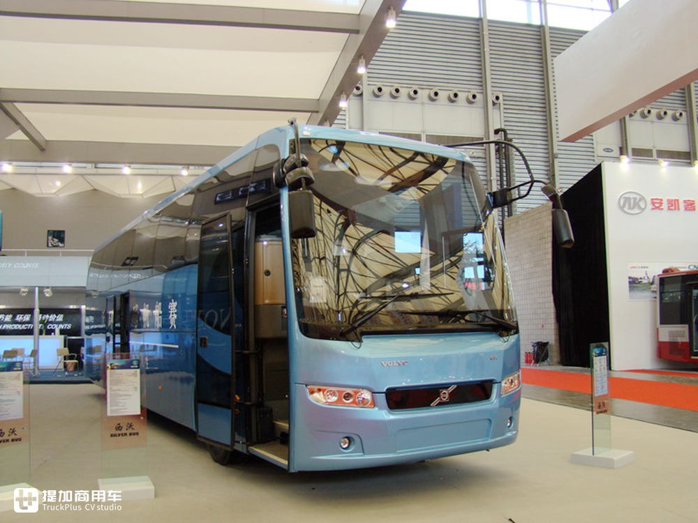 最经典最豪华的大巴车多少钱,当年的豪华大巴