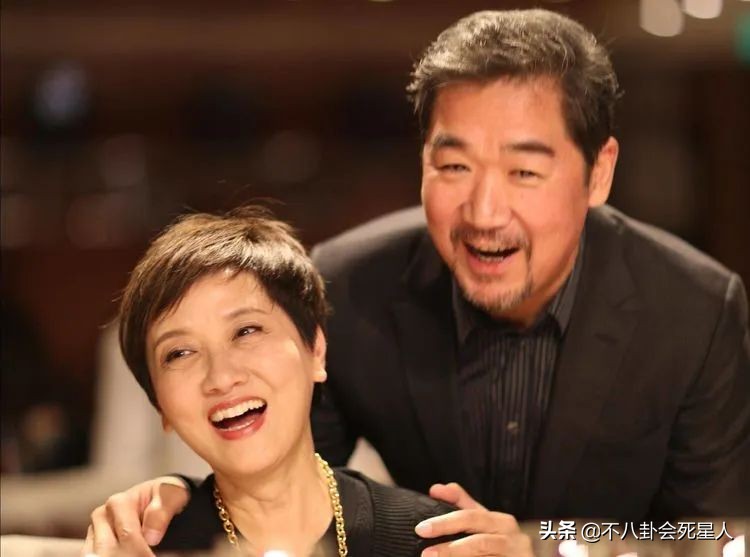 川渝女婿出名“怕老婆”，这5位男明星是典型，有的还跨国上门