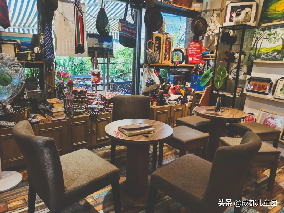 在成都这些小众的杂货铺里，藏着女娃娃最乖的头花