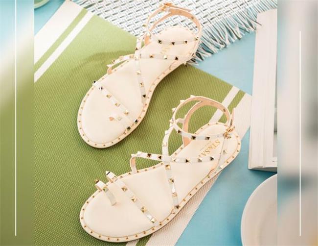 女士流行凉鞋品牌推荐,女士凉鞋品牌排行榜前十名