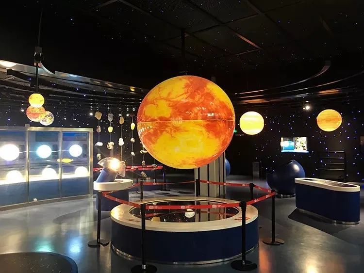 深圳翻身地铁成网红打卡地,深圳网红打卡地点富士康光明小镇