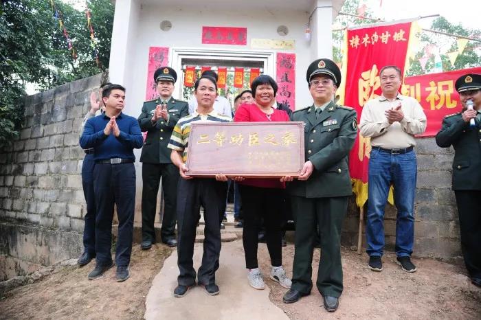 喜报我县两名现役军人荣获三等功,南陵县三等功现役军人送喜报