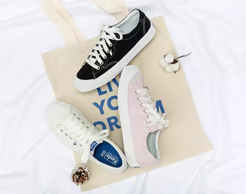 泫雅黑色运动鞋出场,16双秋天最想买的运动鞋