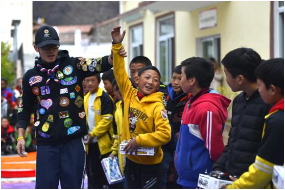 鍏崇埍闈掑皯骞村叕鐩婃垚闀胯惀,鍏崇埍鍎跨绛戞ⅵ璧疯埅蹇楁効鏈嶅姟娲诲姩